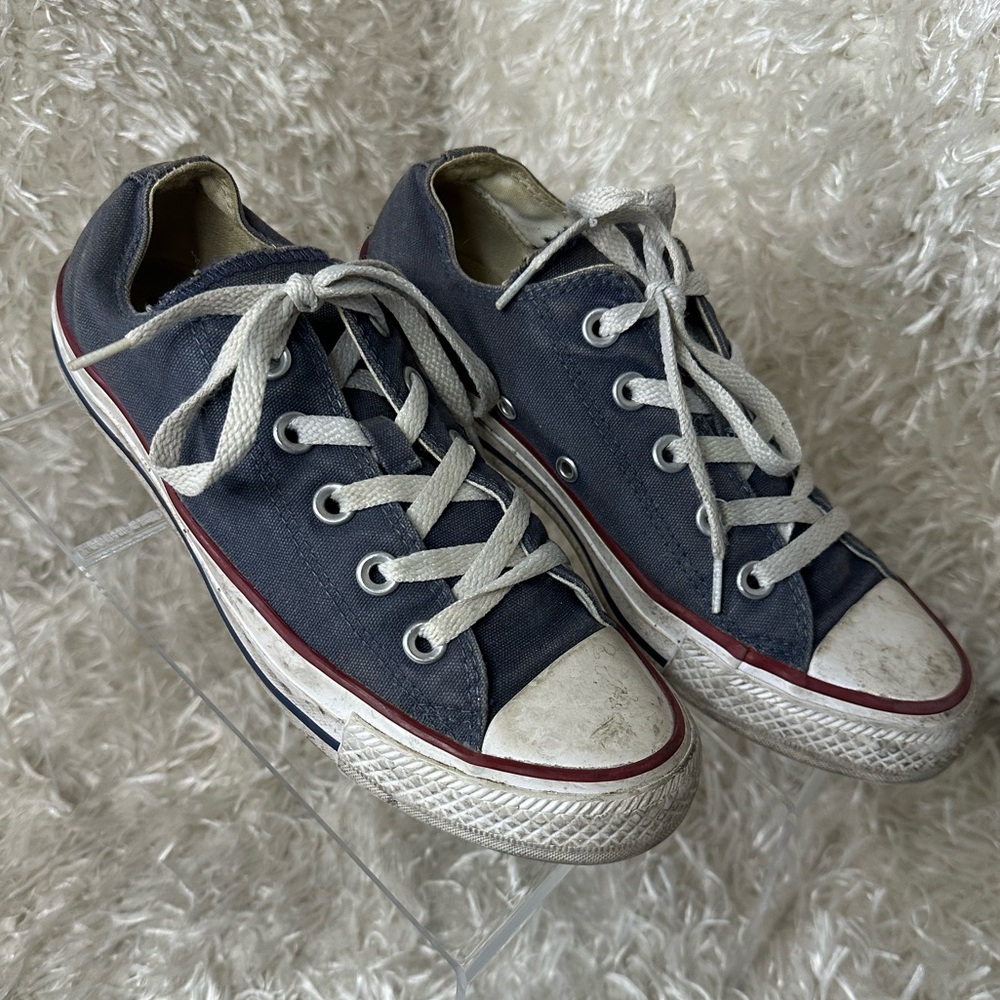 Converse Low Top Navy with Red Trim Sneakers Women’s Size 6